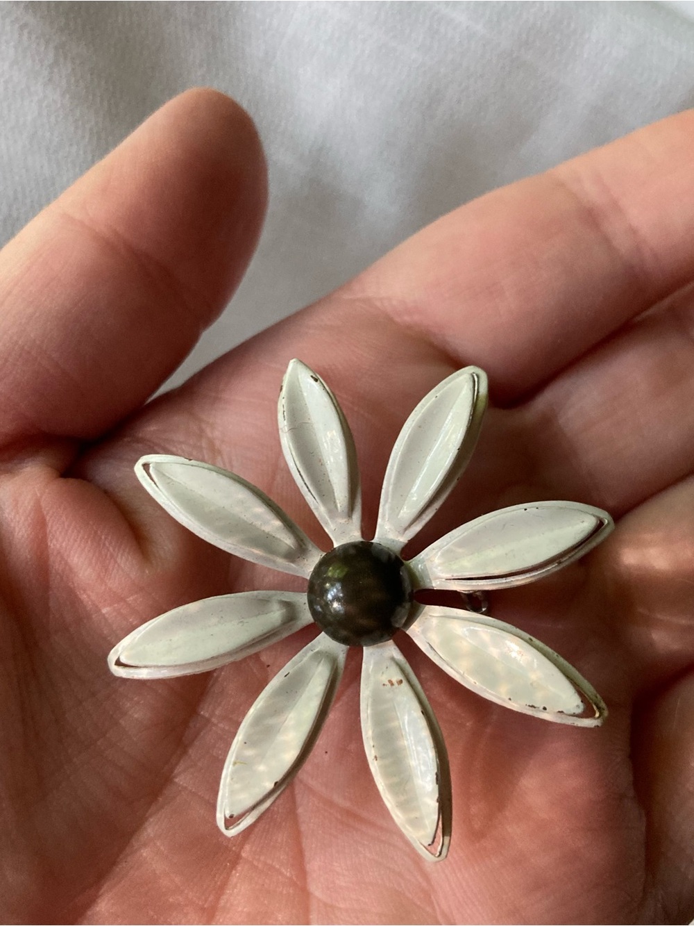 Vintage Flower Power Layered Petal White Enamel Daisy Brooch Pin w/ Dark Center!
